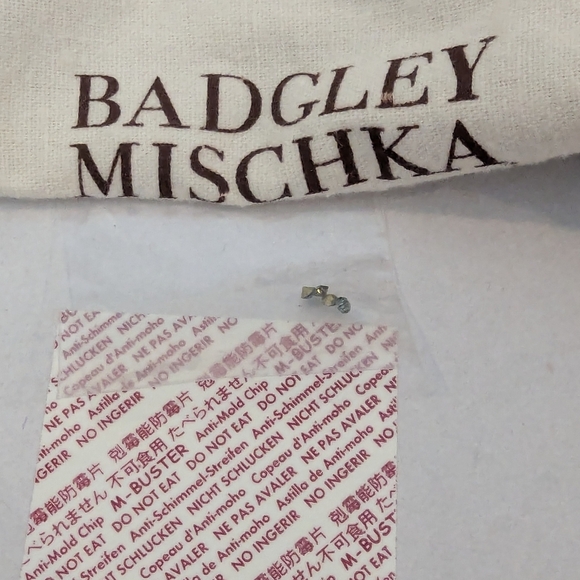 Badgley Mischka 'Salsa' Pump rhinestone tops Black NIB Size 6 - Picture 7 of 16